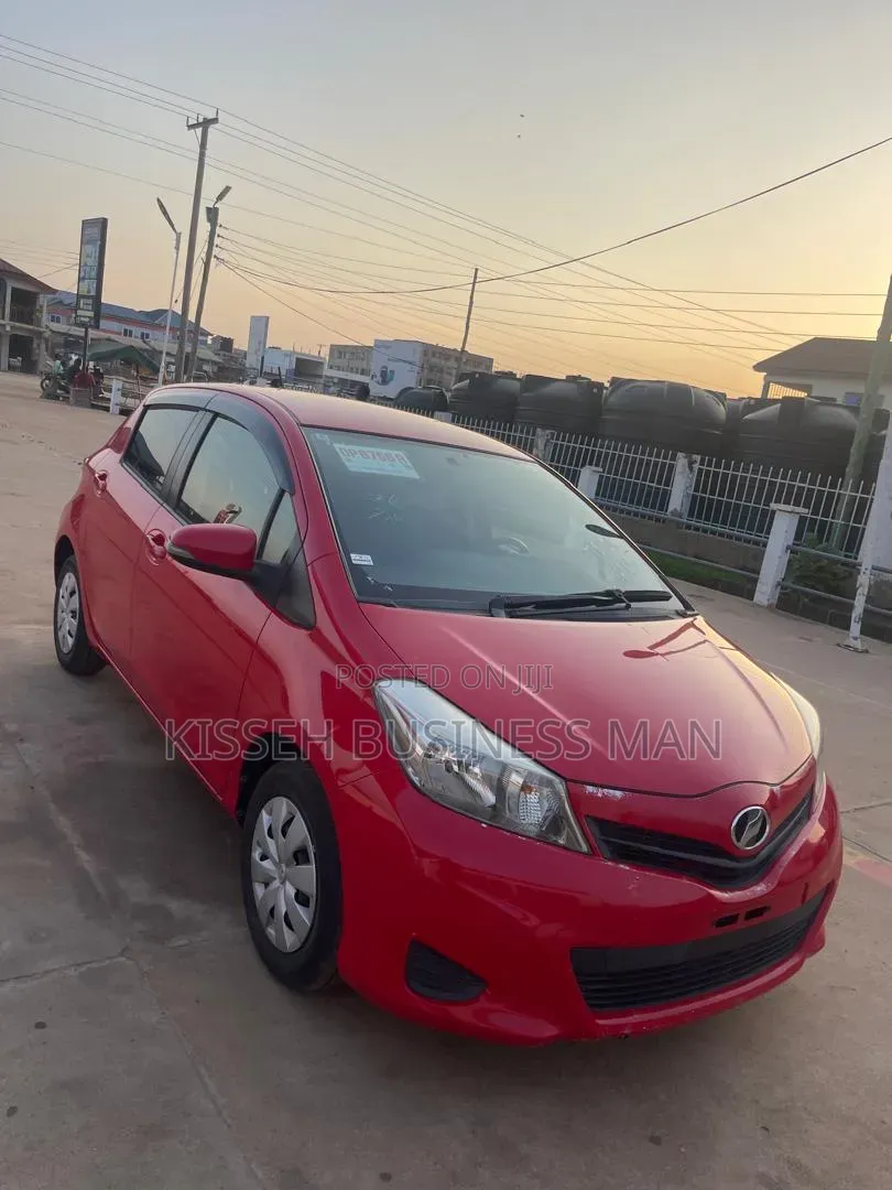 Toyota Vitz 1.3 FWD 5dr 2014 Red