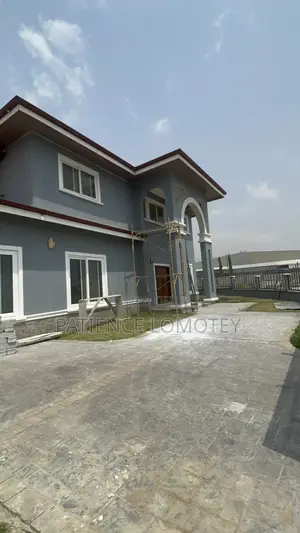 5bdrm Mansion in Trasacco Estates, Community 25 for sale