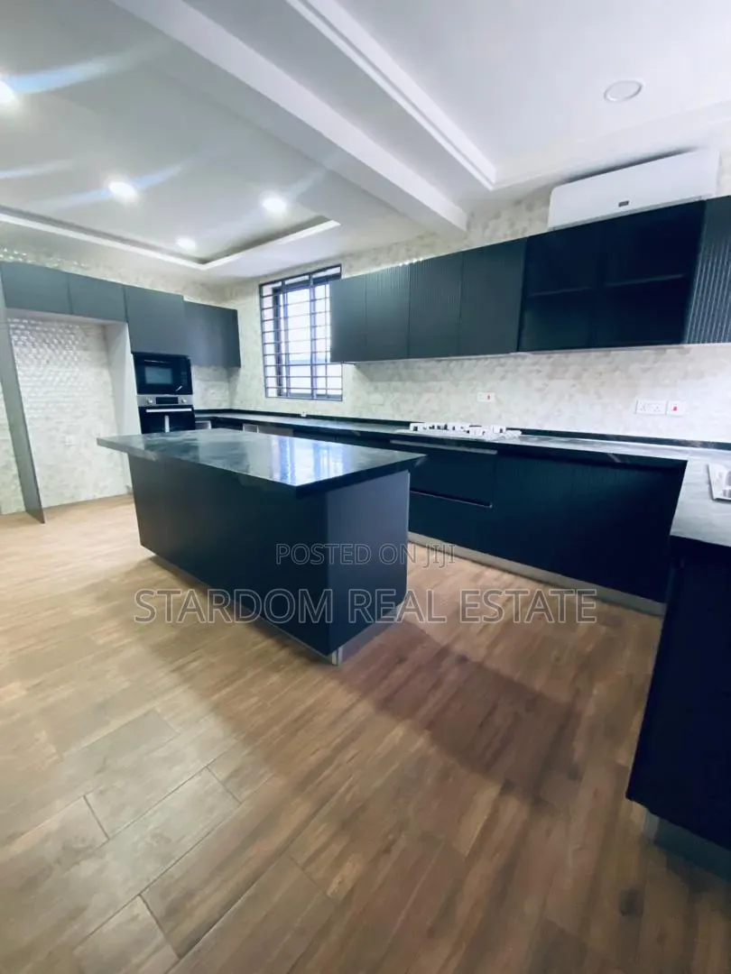 5bdrm Duplex in Adjiringanor, Ability for rent