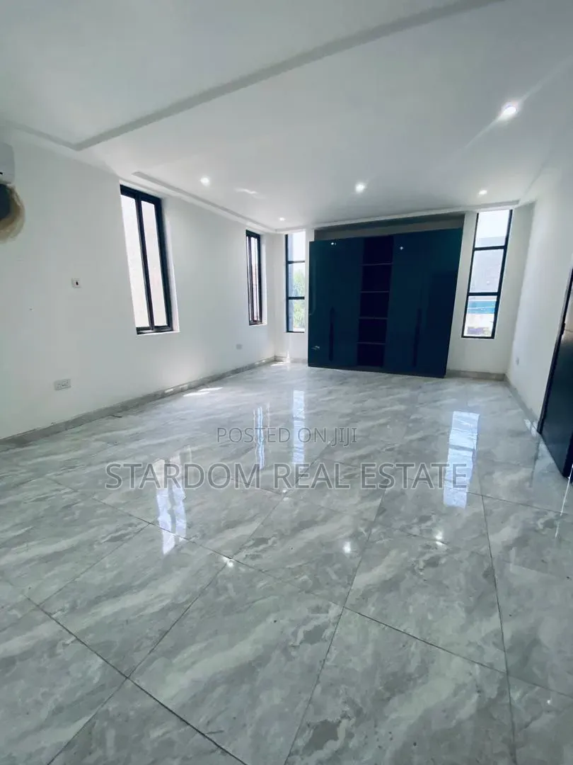 5bdrm Duplex in Adjiringanor, Ability for rent