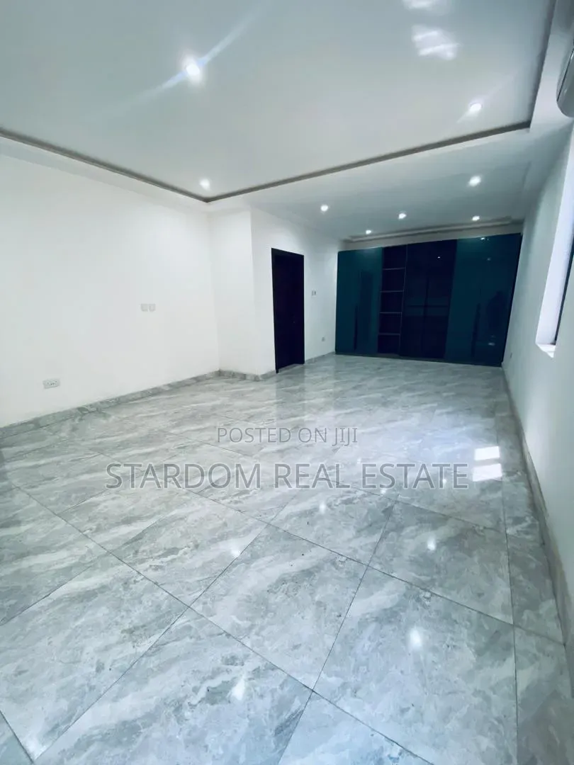 5bdrm Duplex in Adjiringanor, Ability for rent