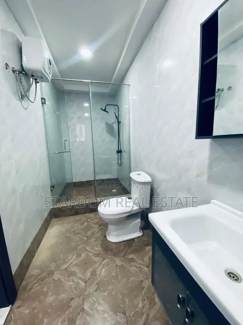 5bdrm Duplex in Adjiringanor, Ability for rent