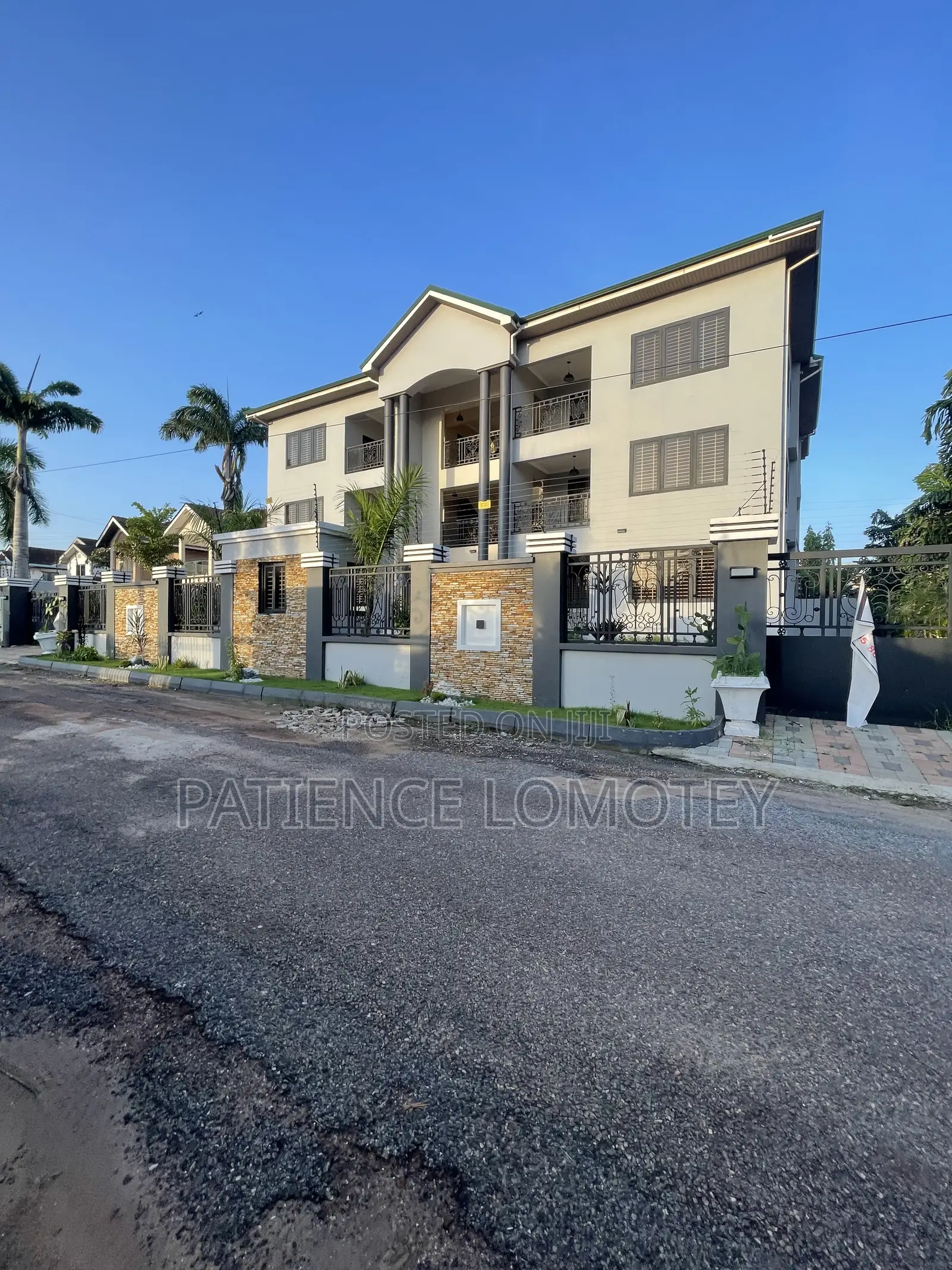 3bdrm Apartment in American House for rent