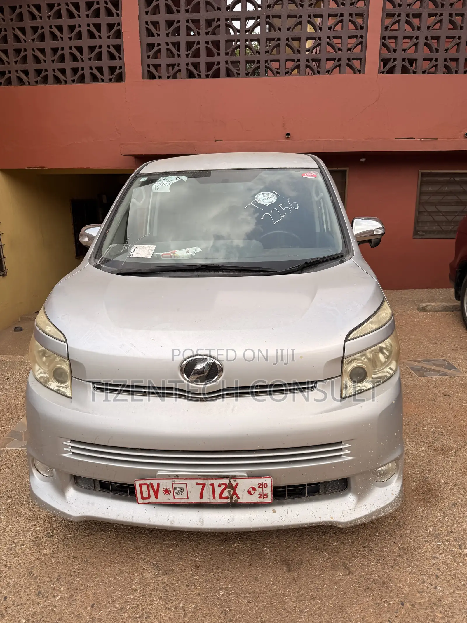 Toyota Voxy 2009 Silver