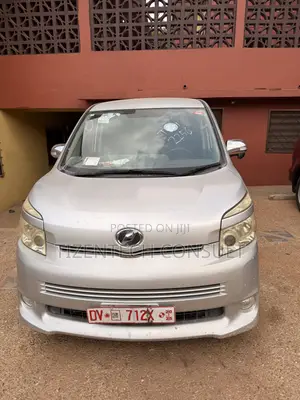 Toyota Voxy 2009 Silver