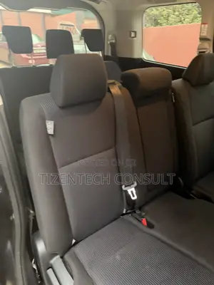Toyota Voxy 2015