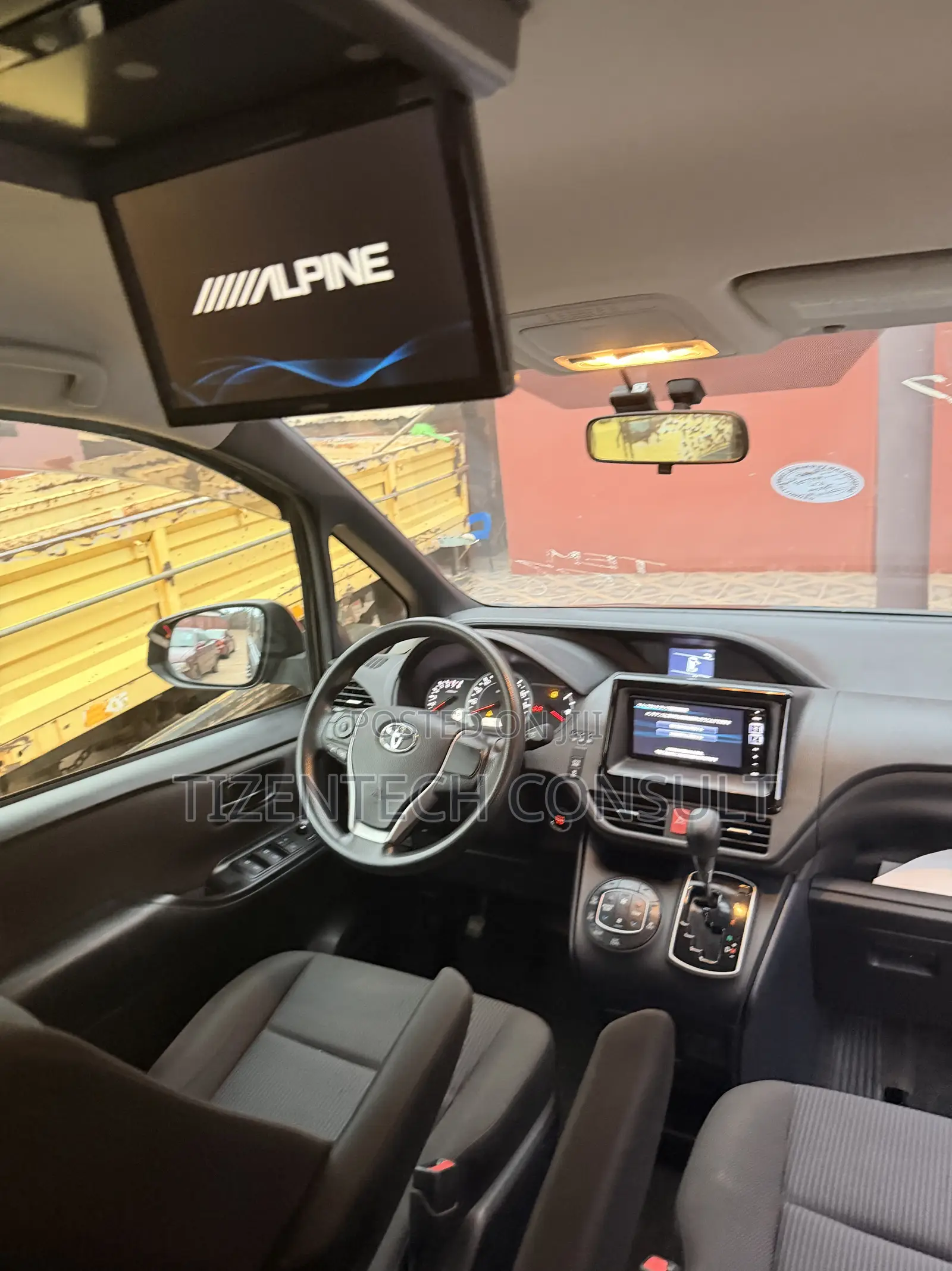 Toyota Voxy 2015