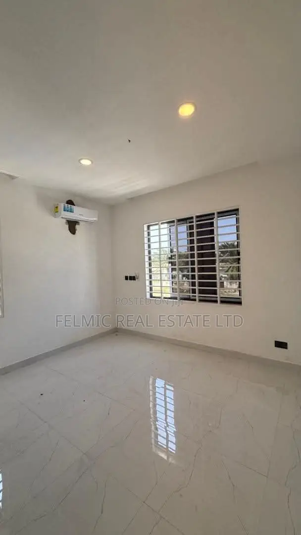 3bdrm Duplex in Felmic Real Estate, Baatsona Total for sale