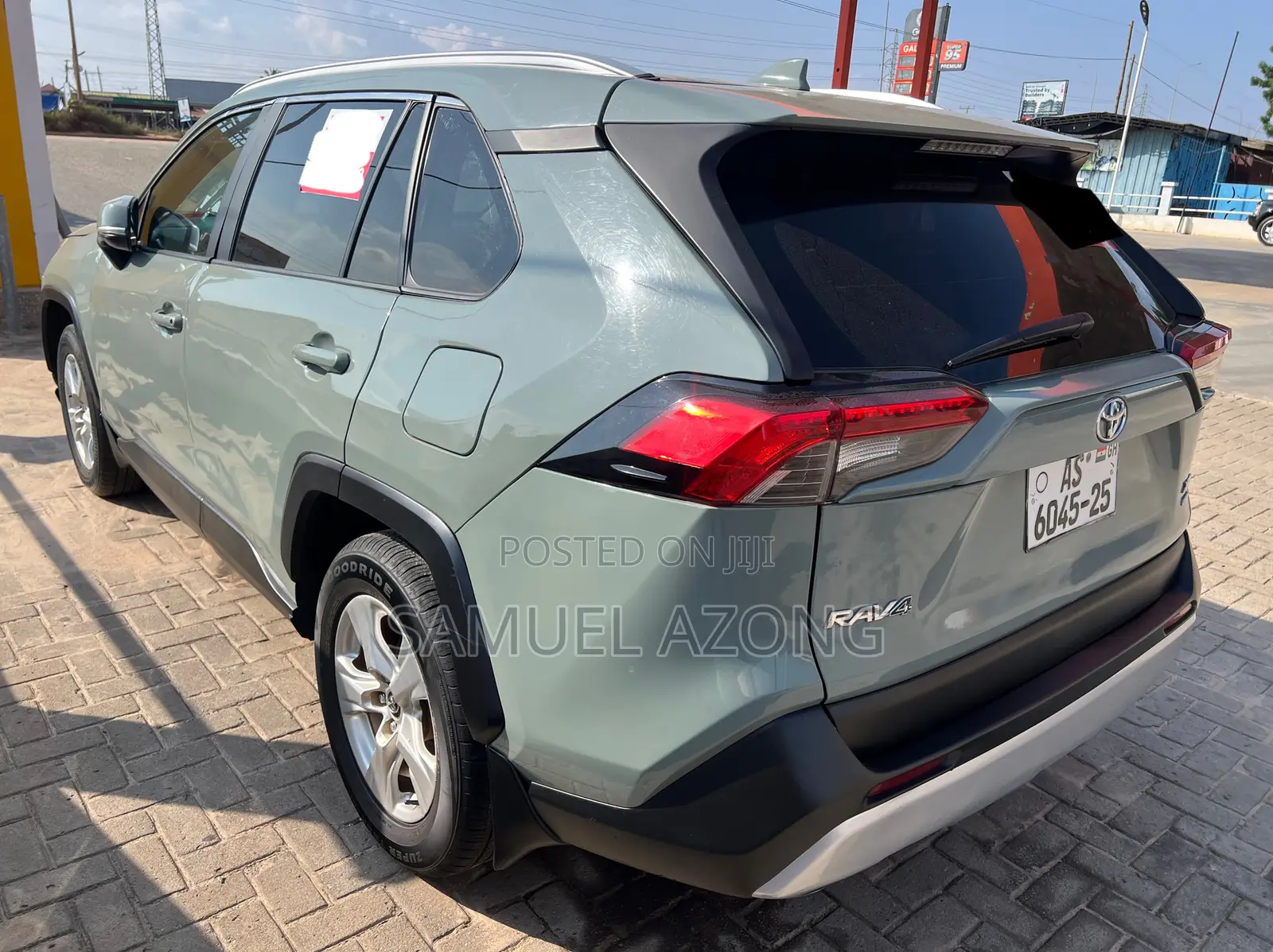 Toyota RAV4 XLE AWD 2020 Gray