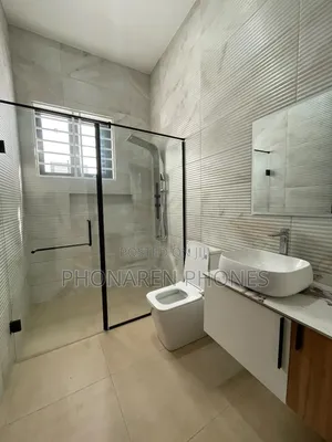 4bdrm House in Sakumono for sale