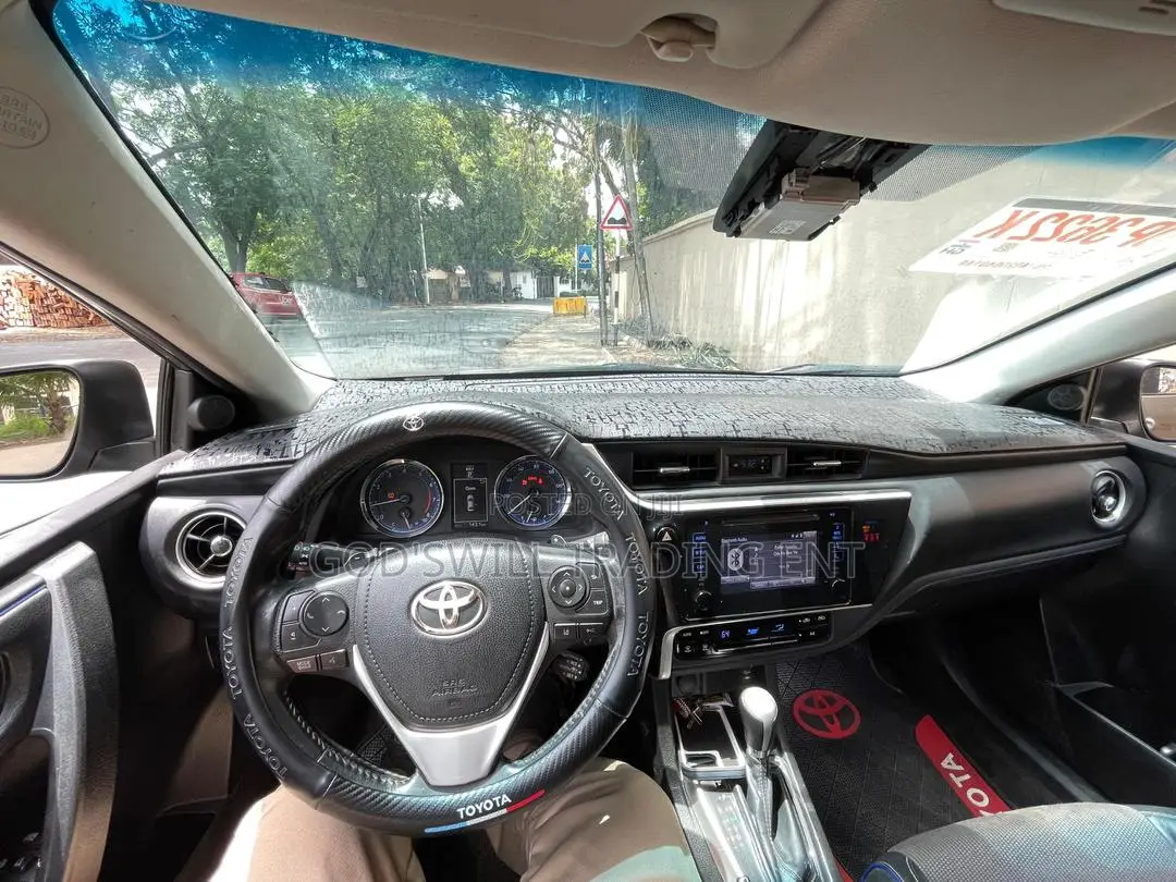 Toyota Corolla SE (1.8L 4cyl 6M) 2019 Gray
