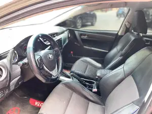 Toyota Corolla SE (1.8L 4cyl 6M) 2019 Gray