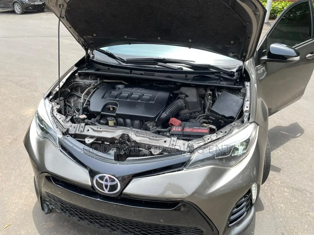 Toyota Corolla SE (1.8L 4cyl 6M) 2019 Gray