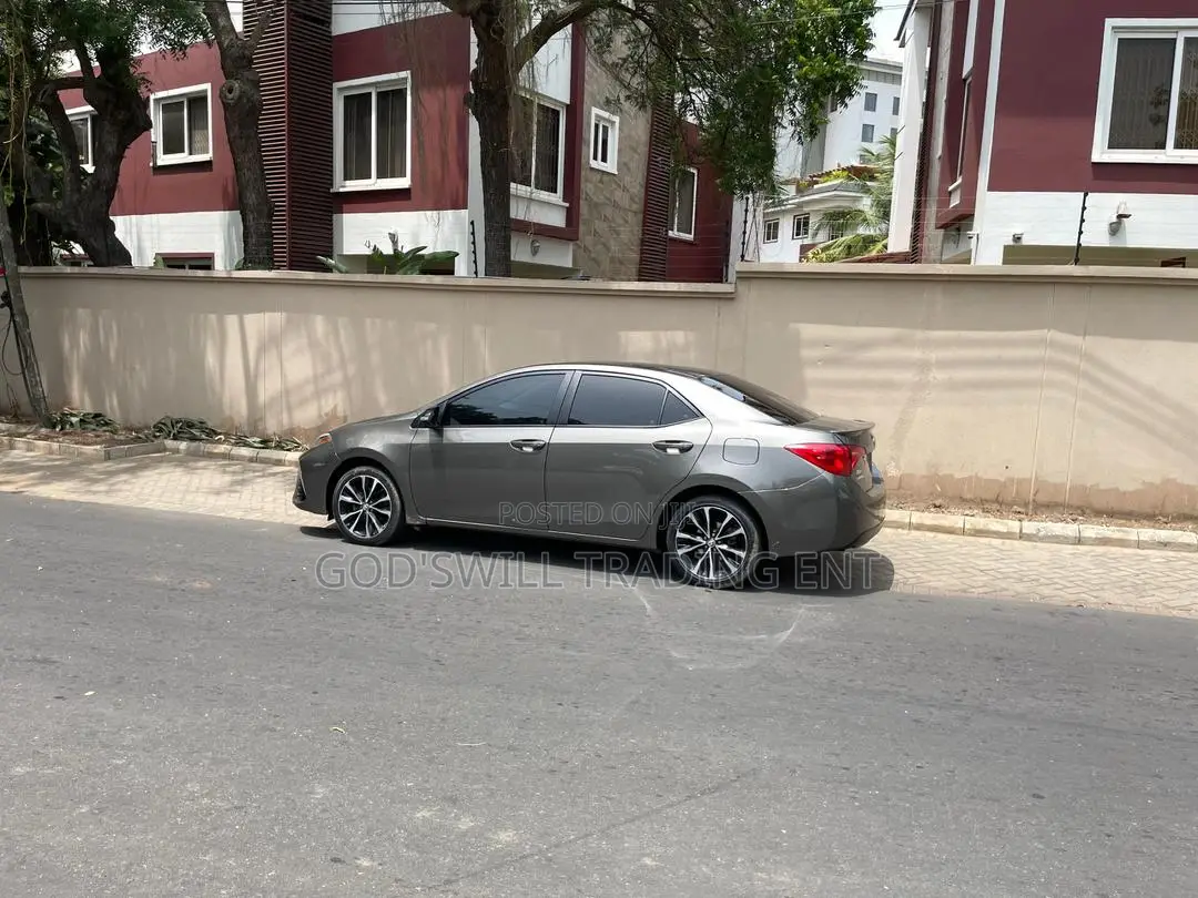 Toyota Corolla SE (1.8L 4cyl 6M) 2019 Gray