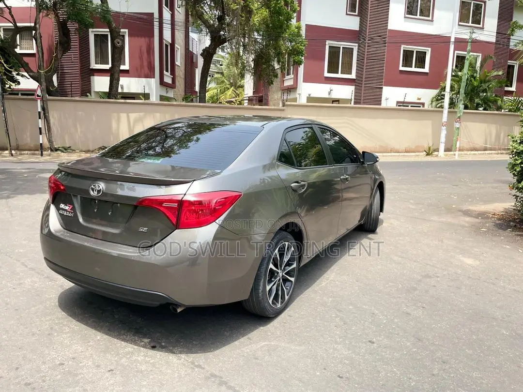 Toyota Corolla SE (1.8L 4cyl 6M) 2019 Gray