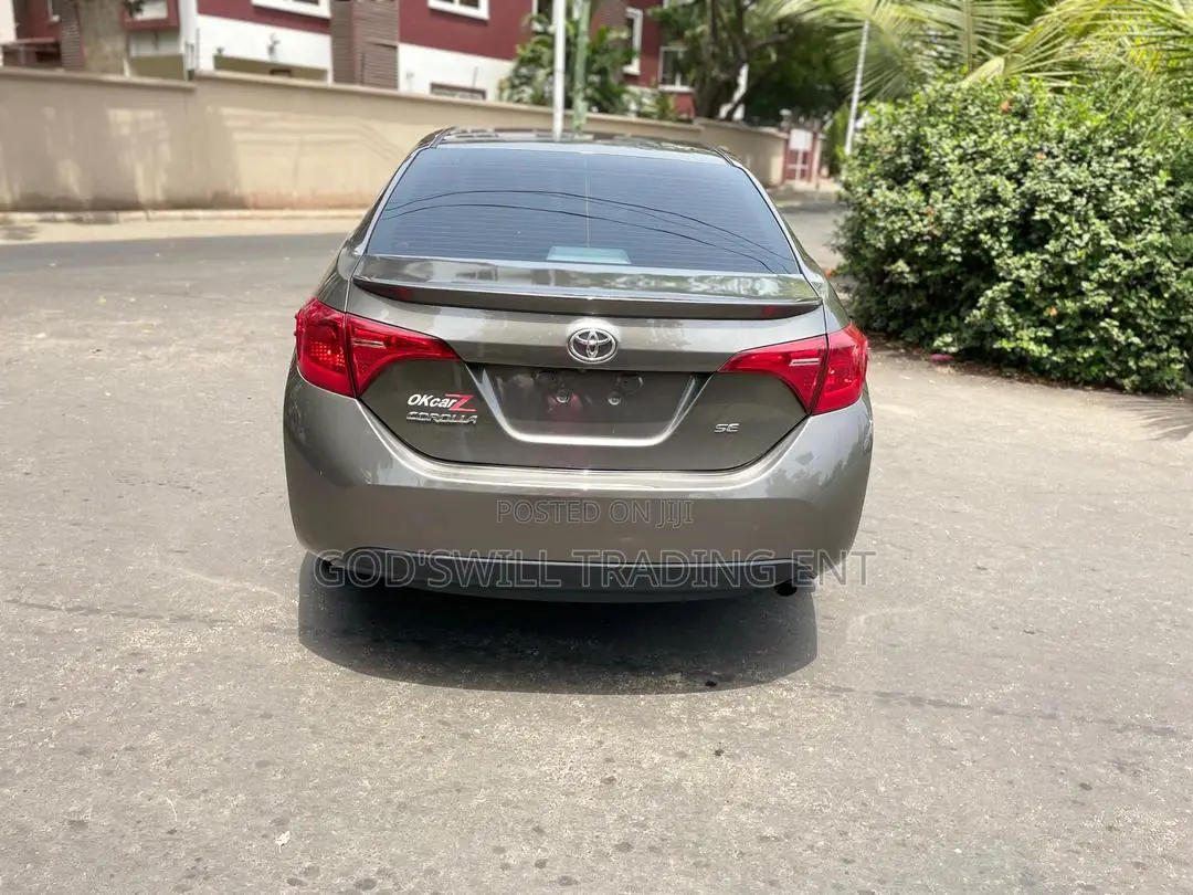 Toyota Corolla SE (1.8L 4cyl 6M) 2019 Gray