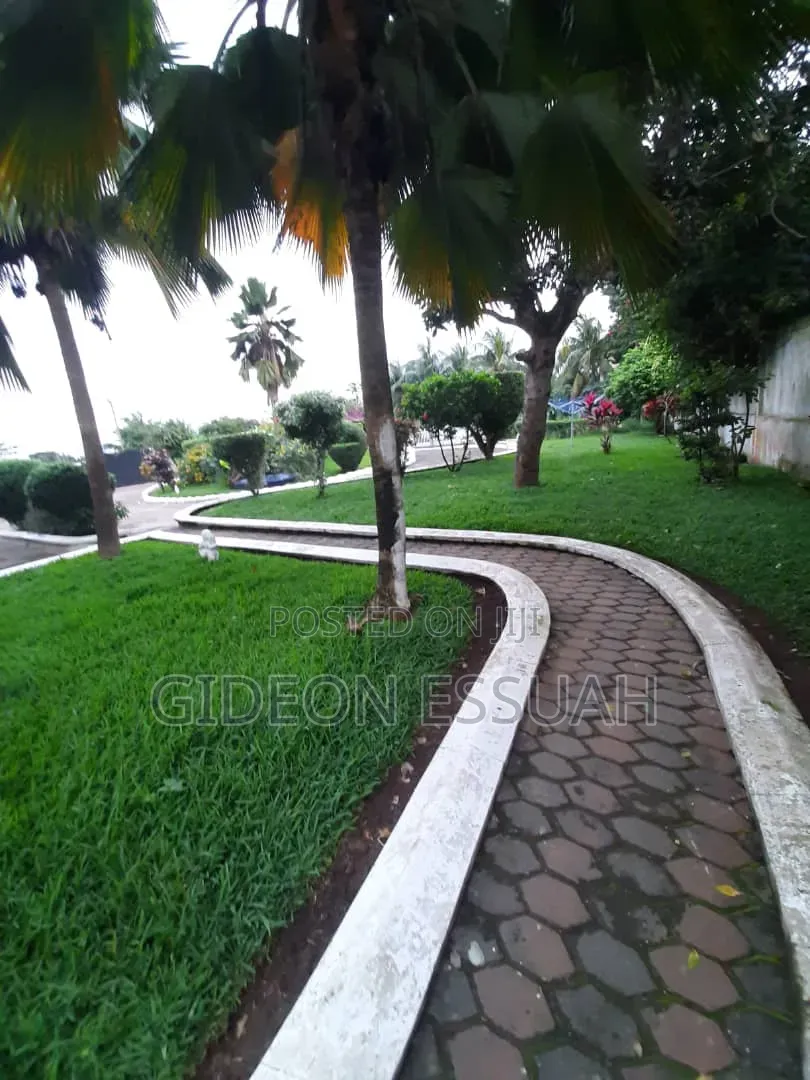 9bdrm Mansion in Gideon Property, Ofankor for sale