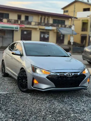 Hyundai Elantra SE 2021 Silver