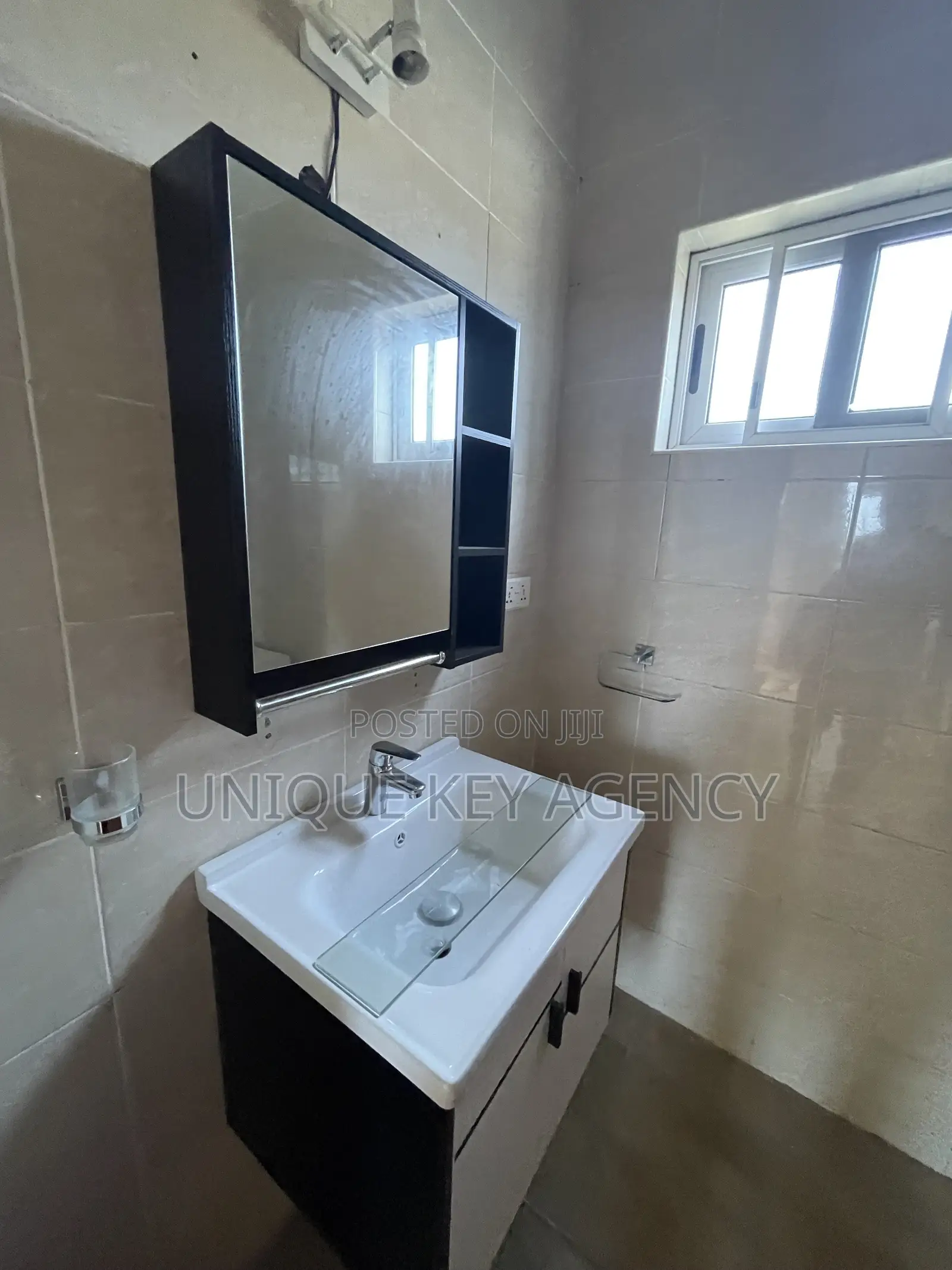 3bdrm Duplex in Unique Key Agency, Achimota for rent