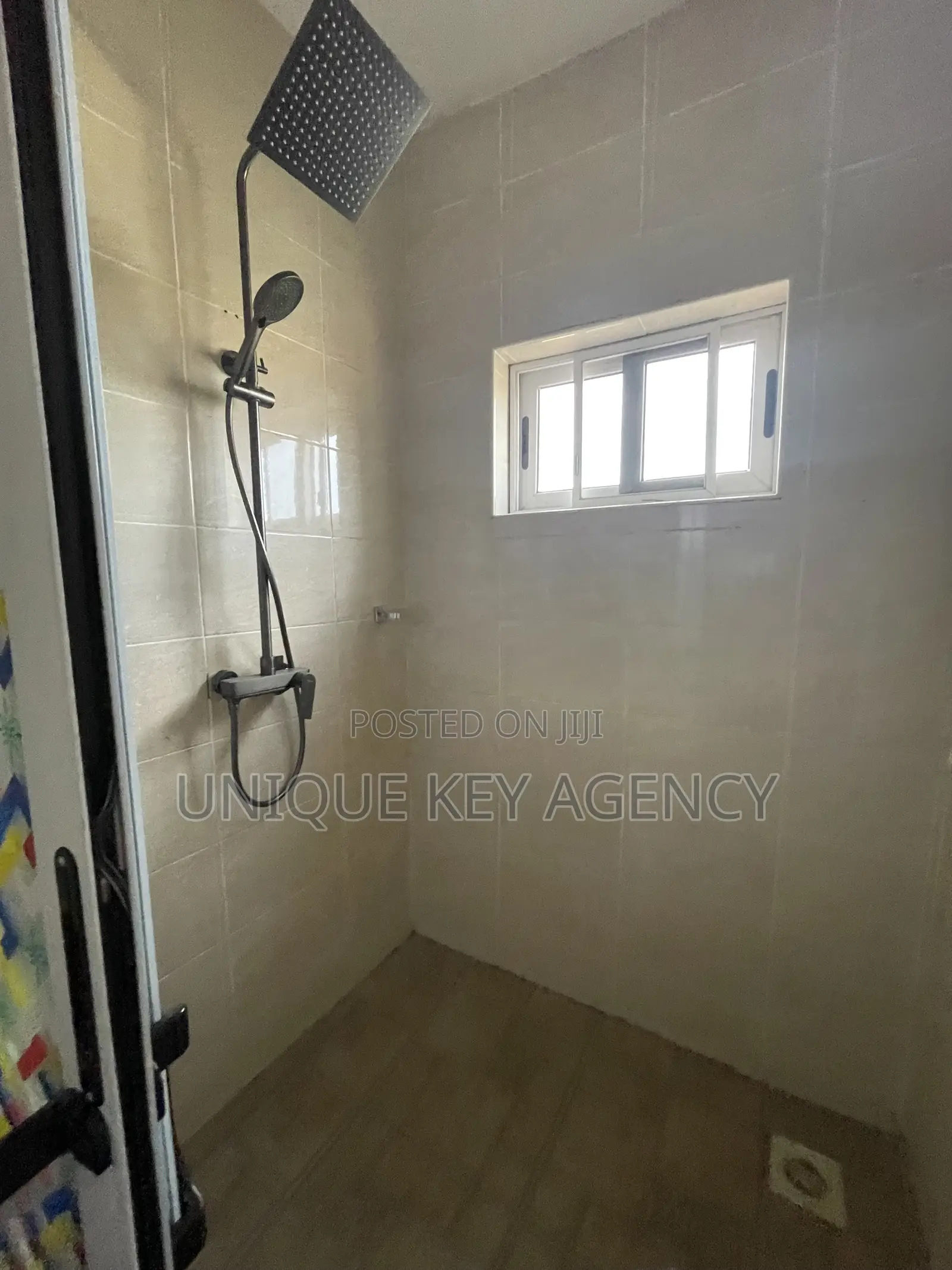 3bdrm Duplex in Unique Key Agency, Achimota for rent