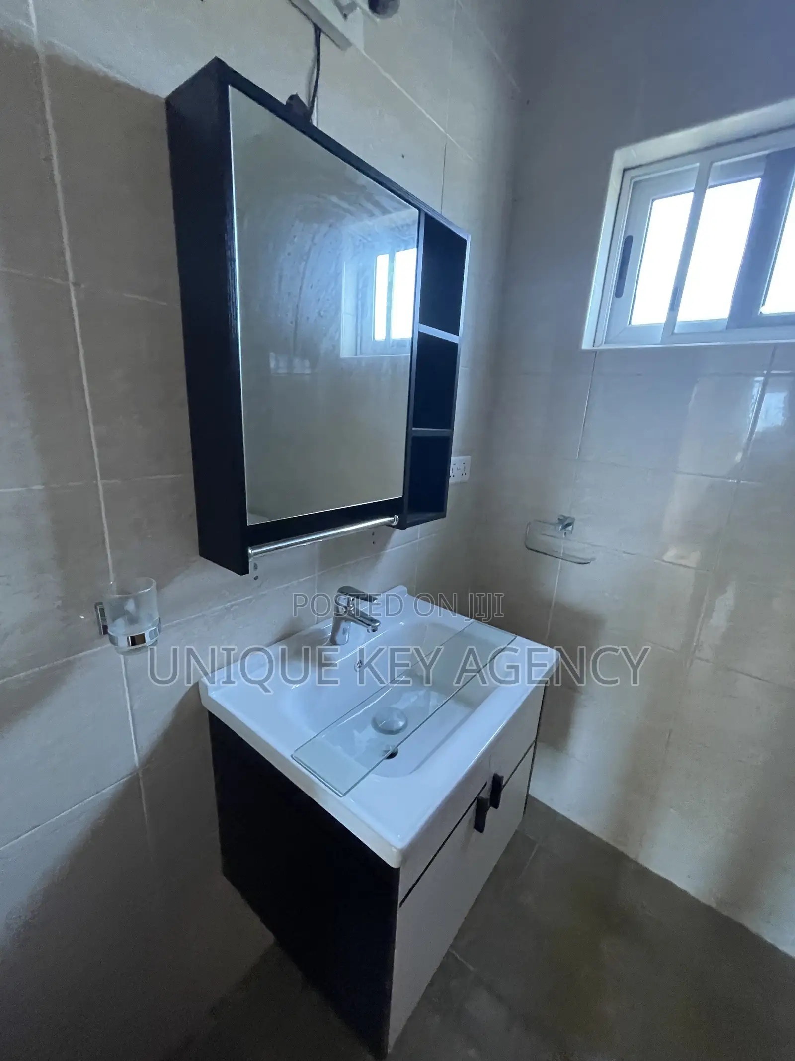3bdrm Duplex in Unique Key Agency, Achimota for rent
