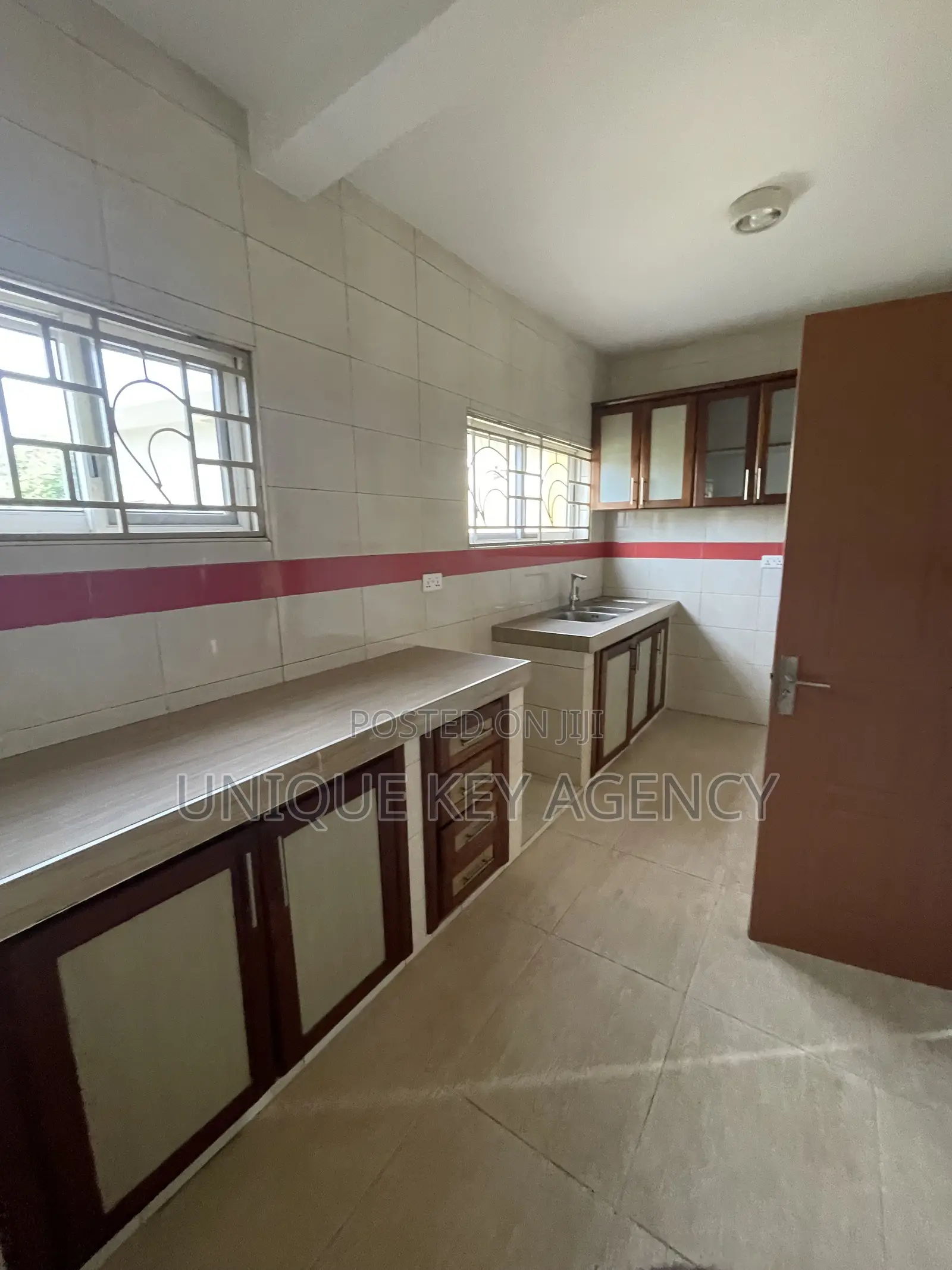 3bdrm Duplex in Unique Key Agency, Achimota for rent