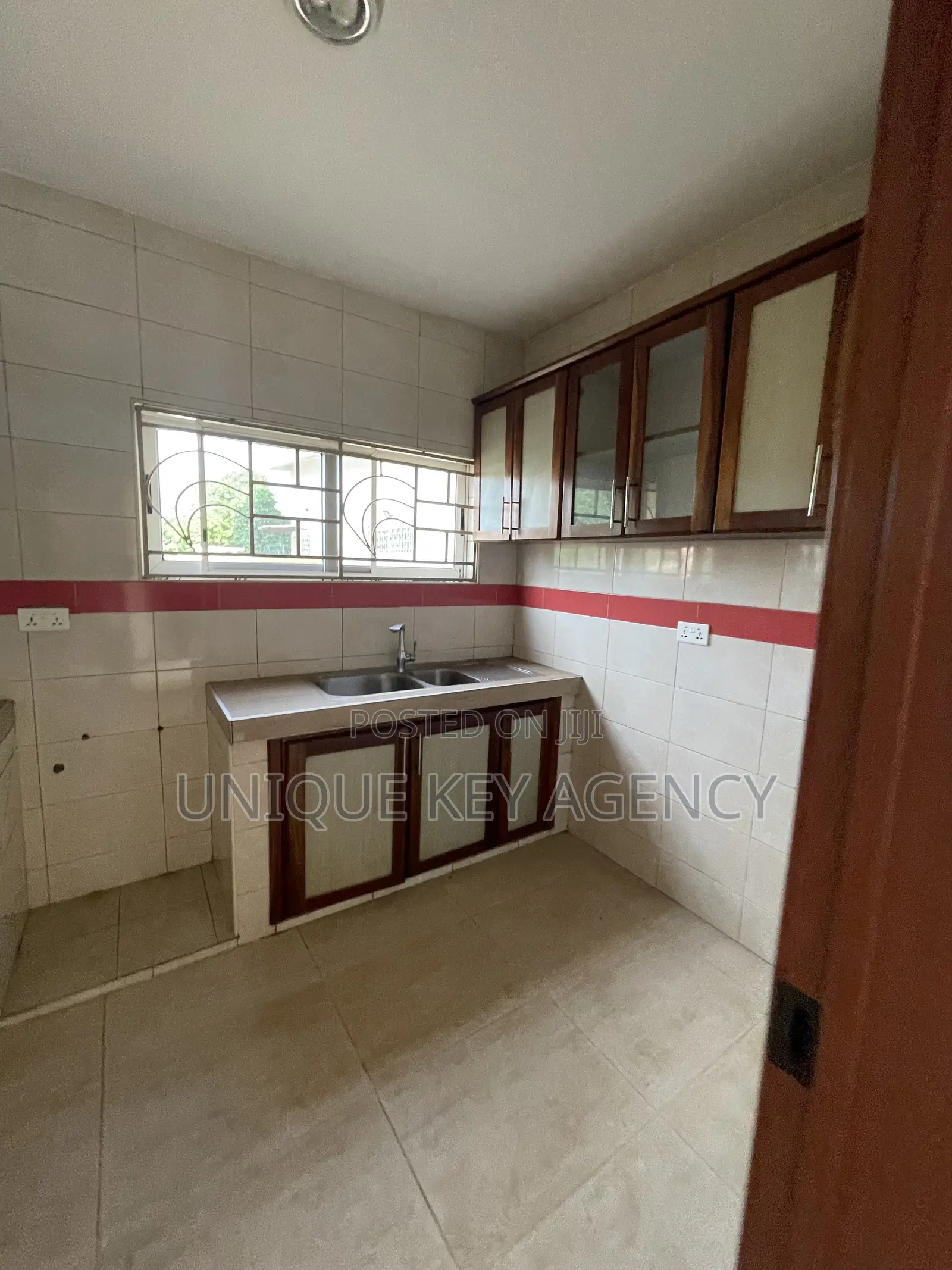 3bdrm Duplex in Unique Key Agency, Achimota for rent