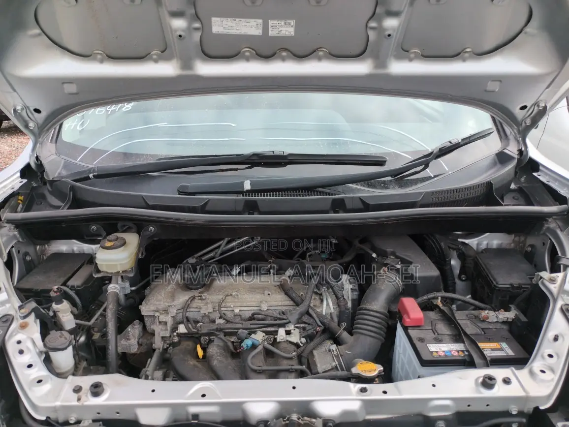 Toyota Voxy 2012 Silver