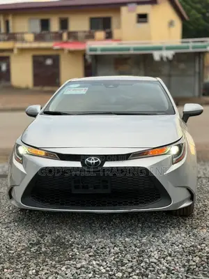 Toyota Corolla LE 2021 Silver