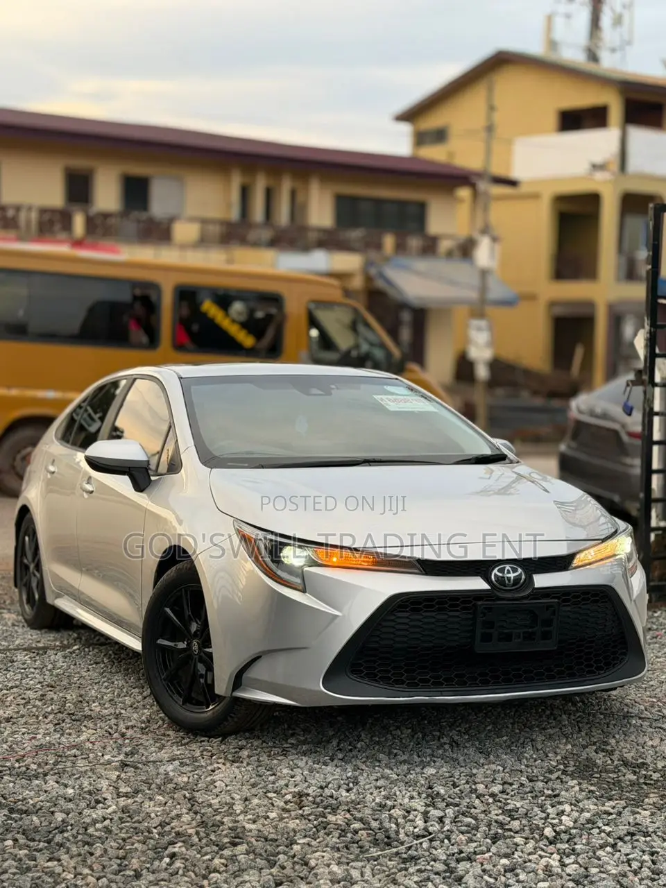 Toyota Corolla LE 2021 Silver