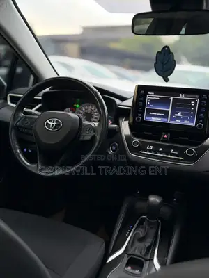 Toyota Corolla LE 2021 Silver