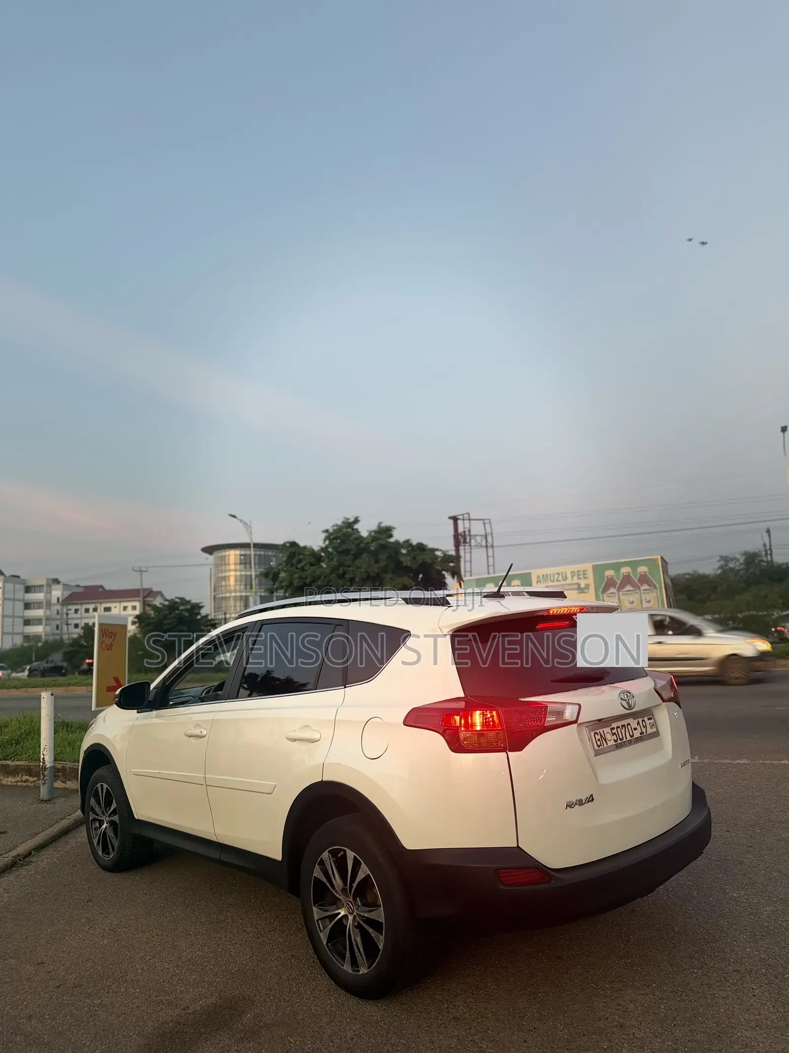 Toyota RAV4 LE 4dr SUV AWD (2.5L 4cyl 6A) 2018 White