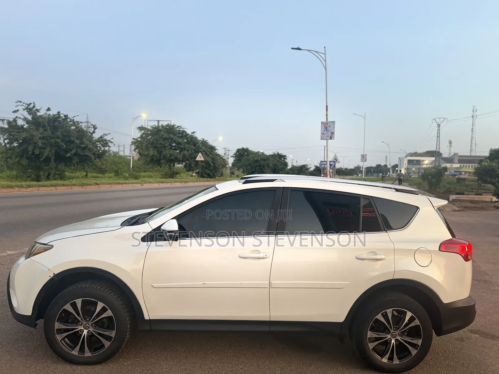 Toyota RAV4 LE 4dr SUV AWD (2.5L 4cyl 6A) 2018 White