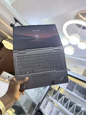 Laptop Lenovo ThinkPad X1 Yoga Gen 8 16GB Intel Core i7 SSD 512GB