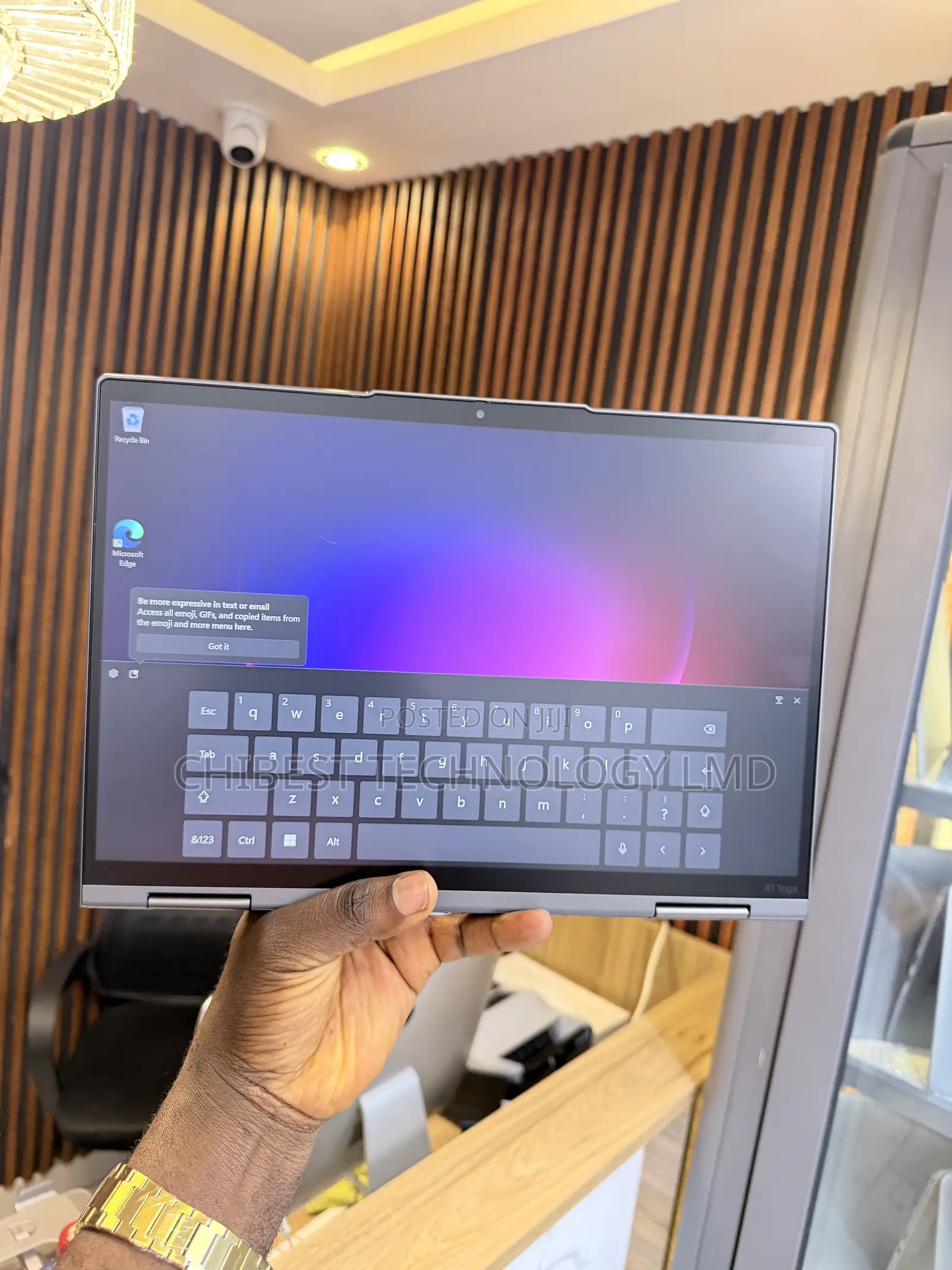 Laptop Lenovo ThinkPad X1 Yoga Gen 8 16GB Intel Core i7 SSD 512GB