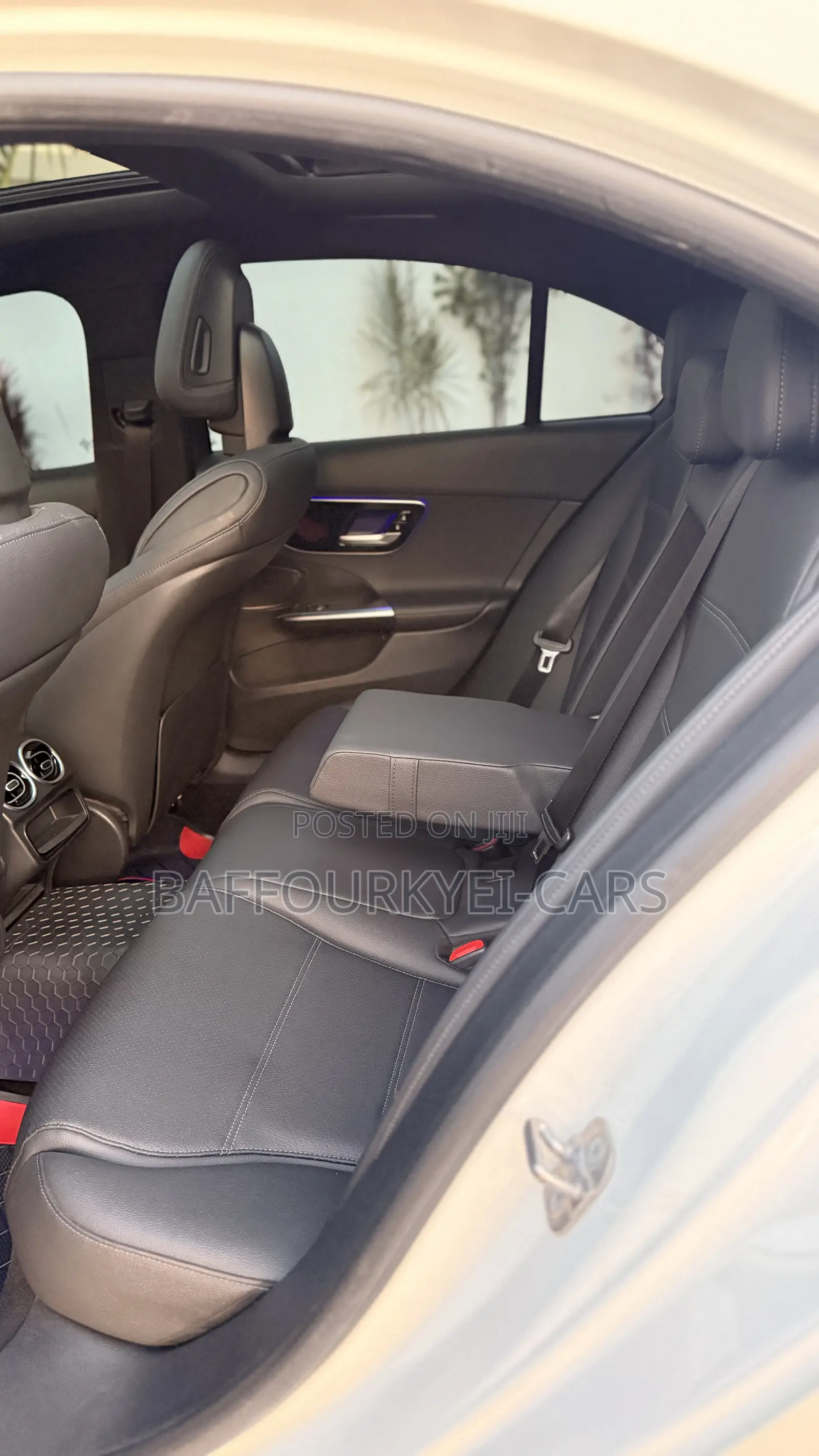 Mercedes-Benz C300 2024 White