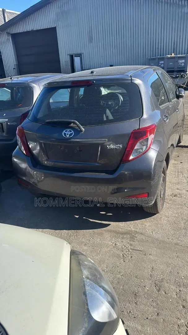 Toyota Yaris 2012 Silver