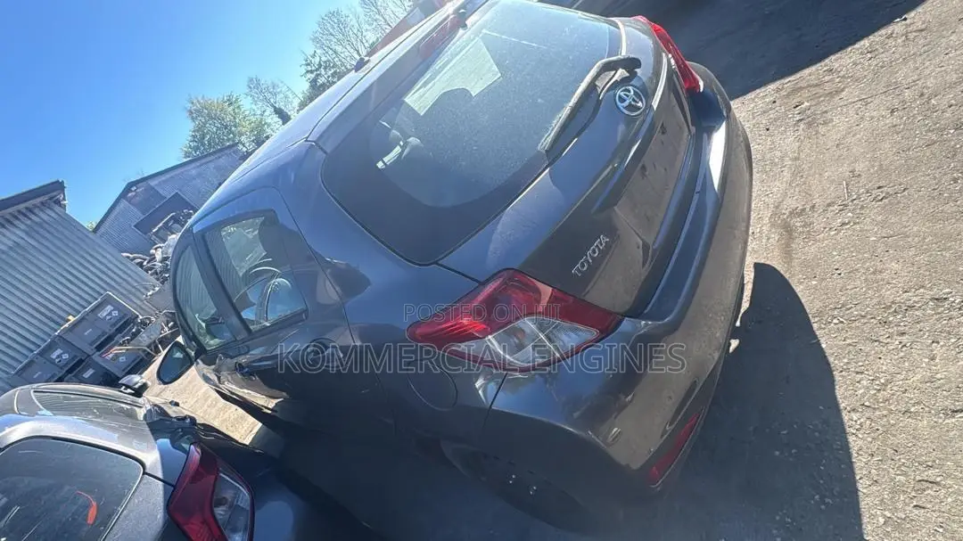 Toyota Yaris 2012 Silver