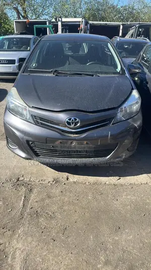 Toyota Yaris 2012 Silver