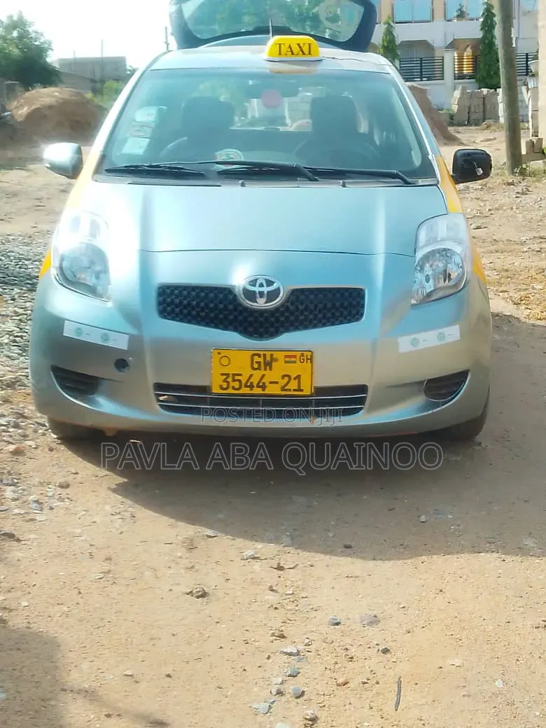 Toyota Vitz 1.0 FWD 5dr 2010 Green