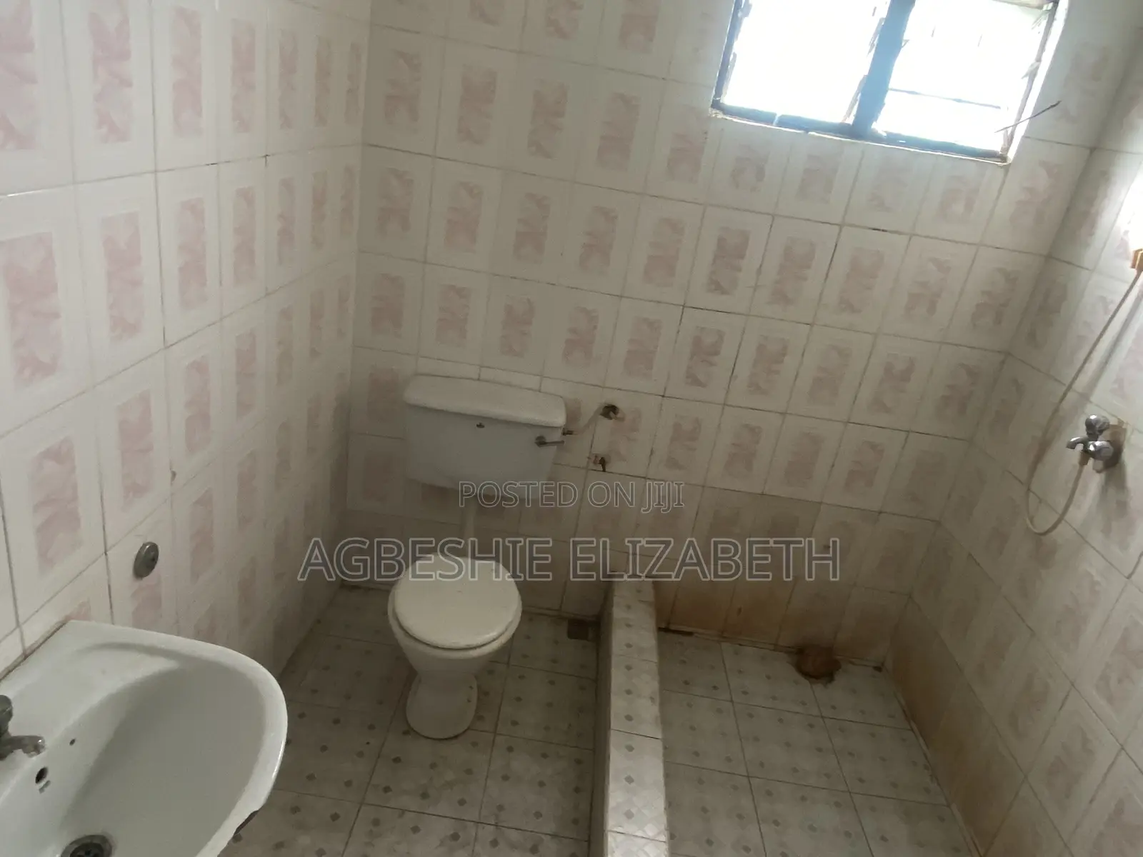 2bdrm Room & Parlour in Agbeshie Properties, Weija Junction for rent