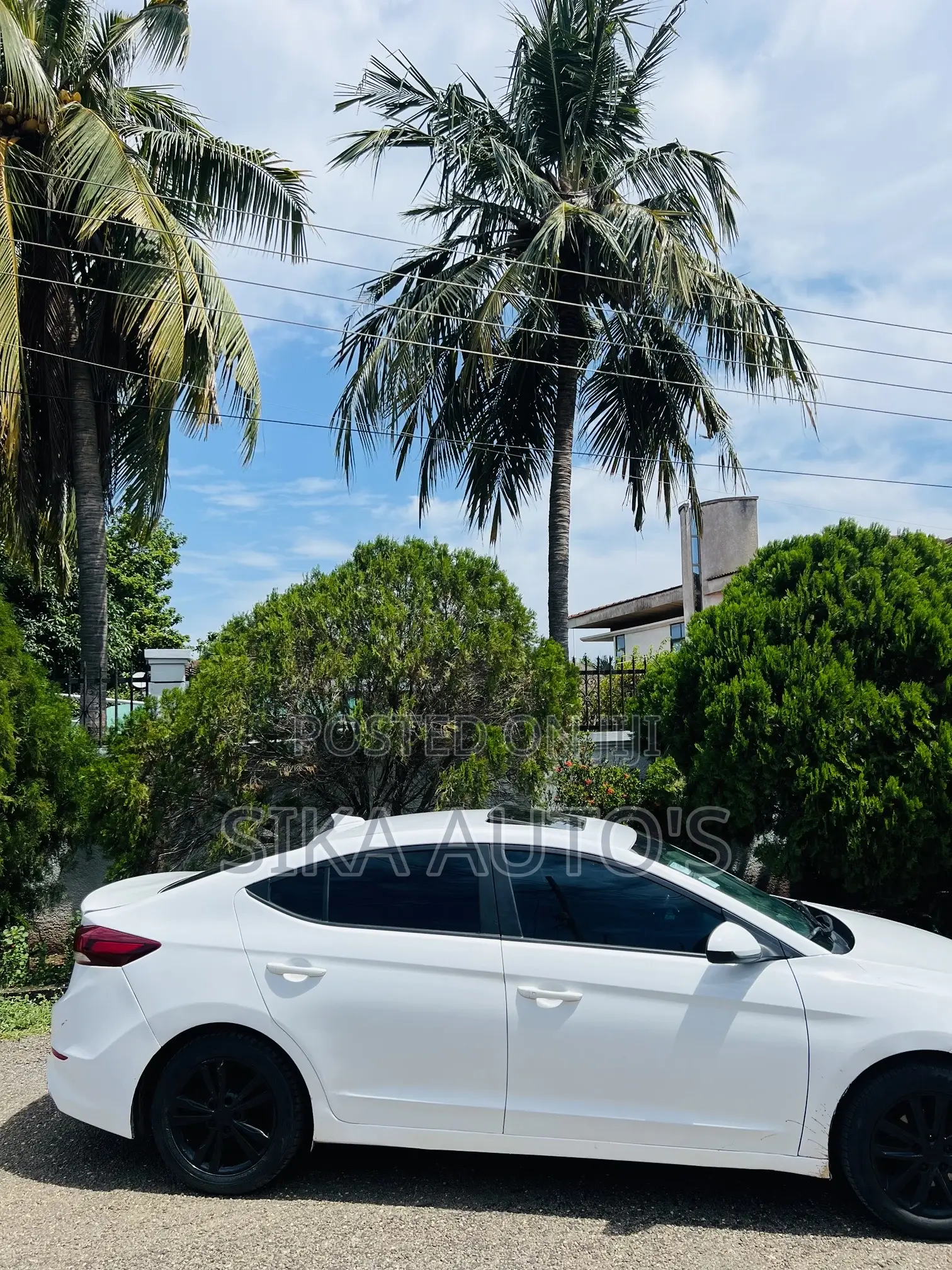 Hyundai Elantra Limited Sedan FWD (2.0L 4cyl 6A) 2017 White