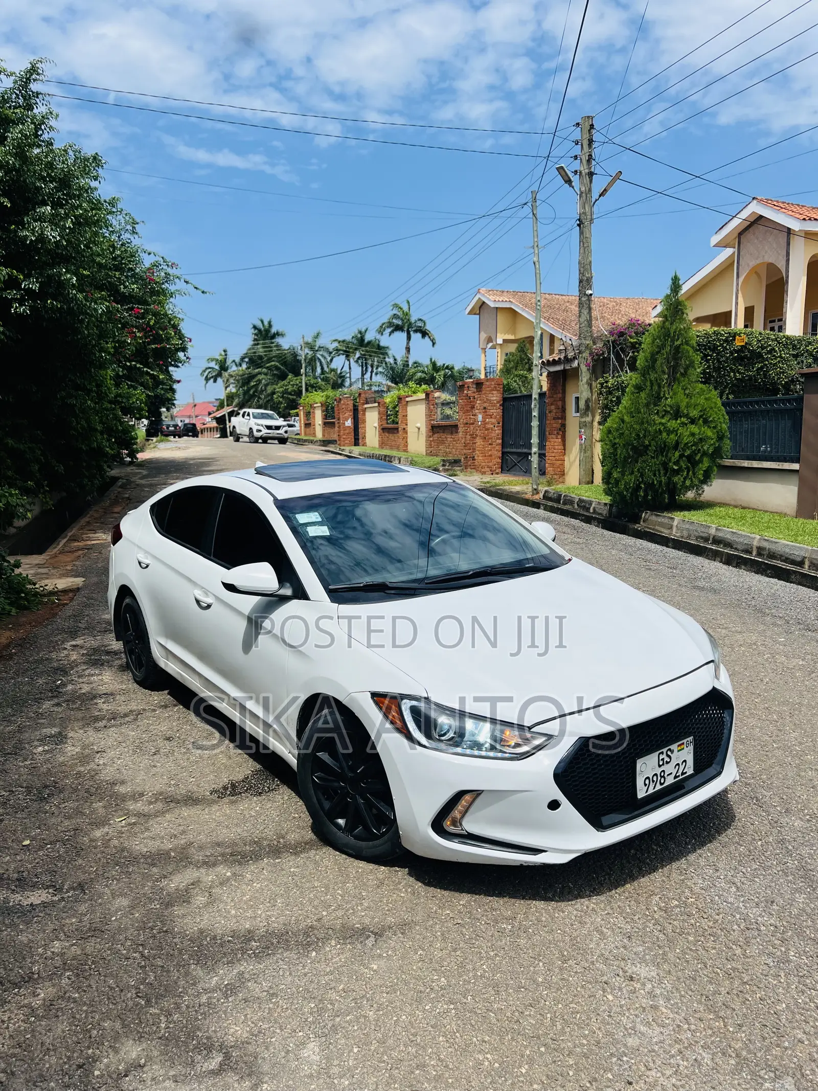 Hyundai Elantra Limited Sedan FWD (2.0L 4cyl 6A) 2017 White