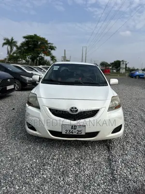 Toyota Yaris SE Hatchback 5dr 2012 White