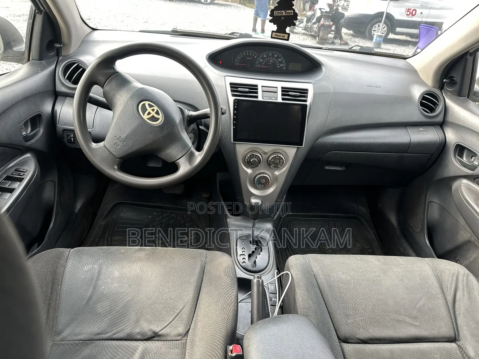 Toyota Yaris SE Hatchback 5dr 2012 White
