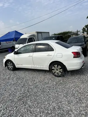Toyota Yaris SE Hatchback 5dr 2012 White