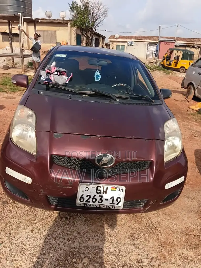 Toyota Vitz 2010 Red
