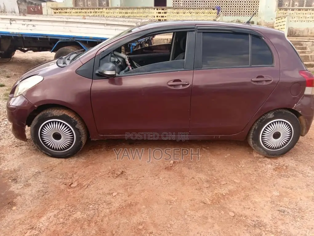 Toyota Vitz 2010 Red