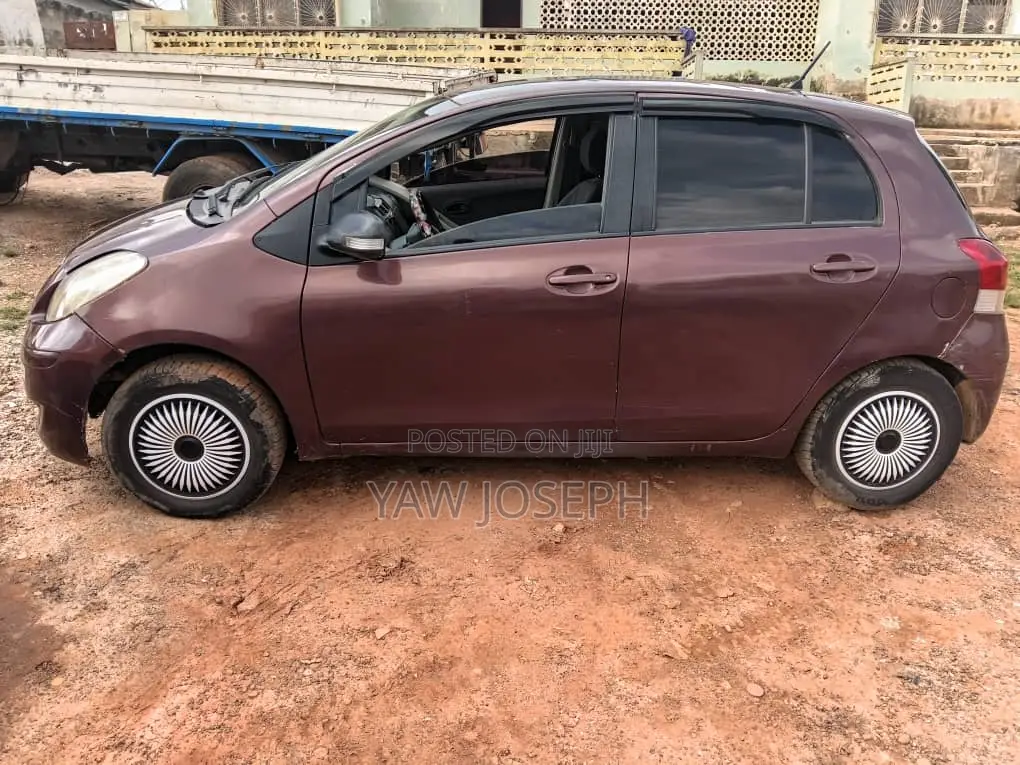 Toyota Vitz 2010 Red