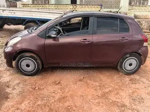 Toyota Vitz 2010 Red